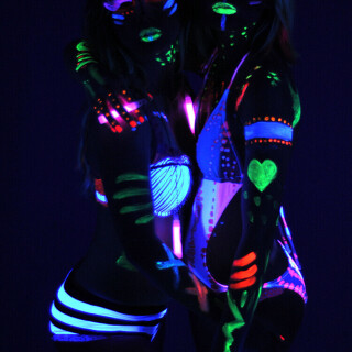 Black-Light4df4a23d6cdbdfe0